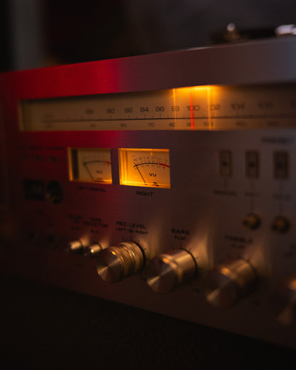 [Complete Sound System] Akai ac3800 Amplifier + Built-in Vinyl pickup with Akai Speakers