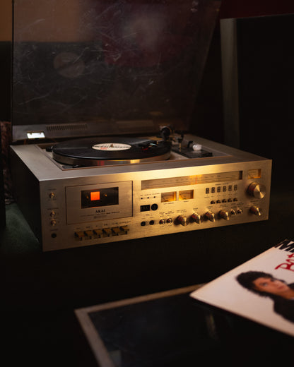 [Complete Sound System] Akai ac3800 Amplifier + Built-in Vinyl pickup with Akai Speakers