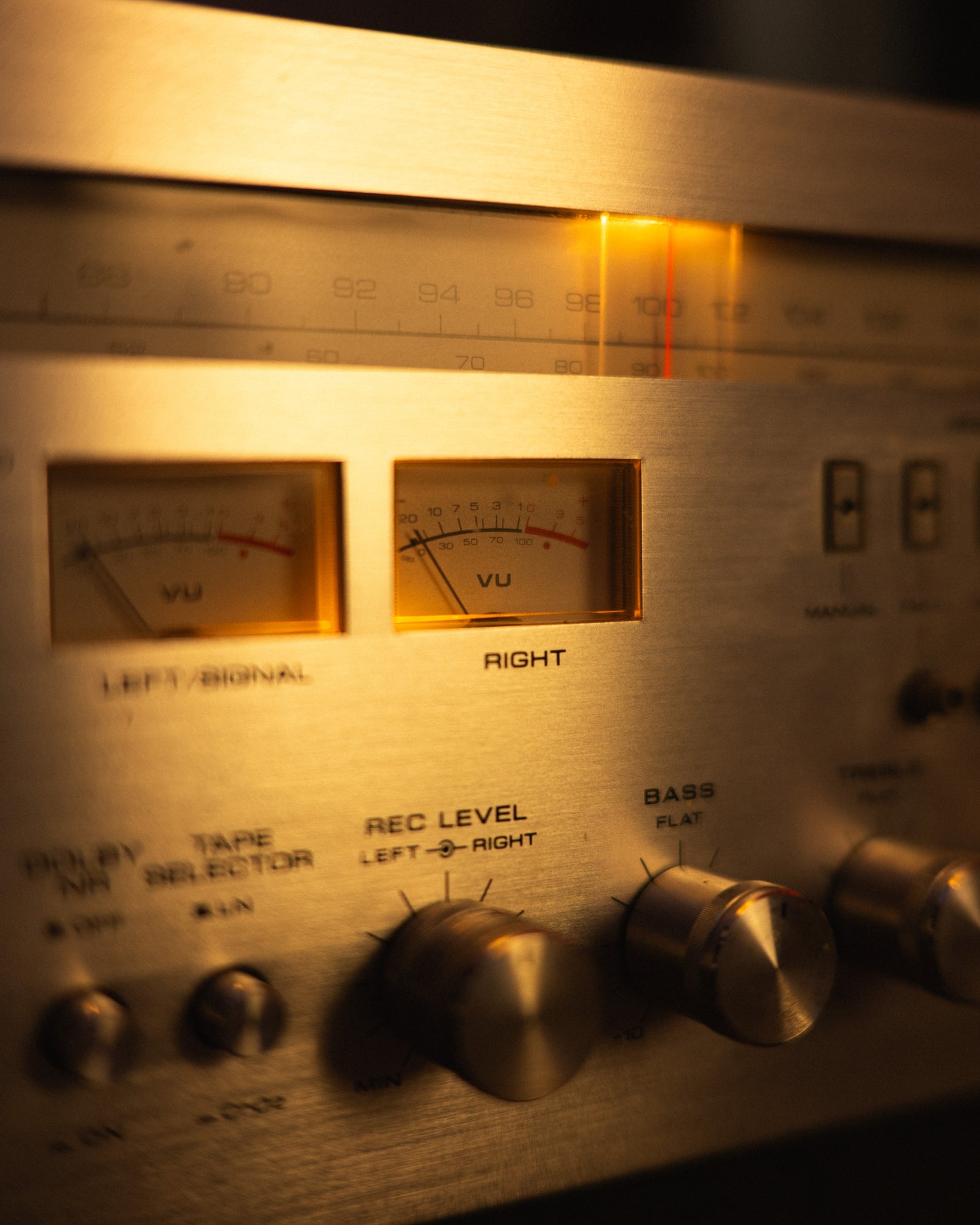 [Complete Sound System] Akai ac3800 Amplifier + Built-in Vinyl pickup with Akai Speakers