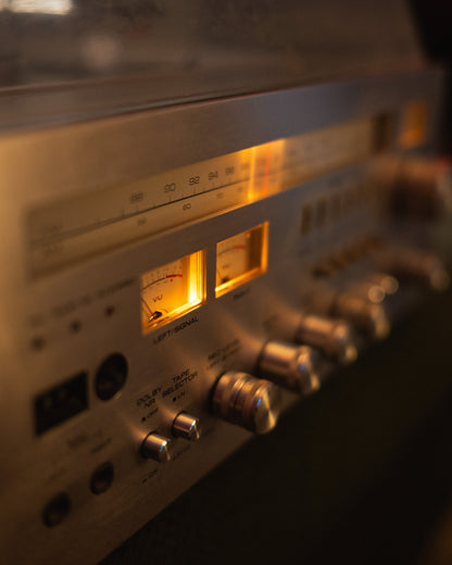 [Complete Sound System] Akai ac3800 Amplifier + Built-in Vinyl pickup with Akai Speakers