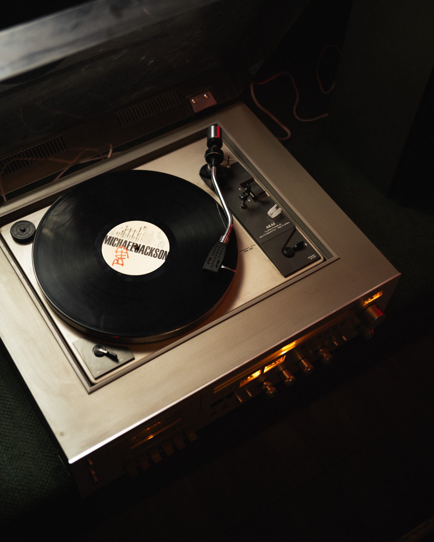 [Complete Sound System] Akai ac3800 Amplifier + Built-in Vinyl pickup with Akai Speakers