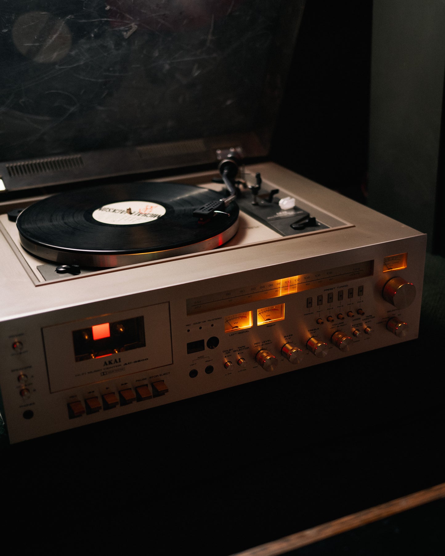 [Complete Sound System] Akai ac3800 Amplifier + Built-in Vinyl pickup with Akai Speakers