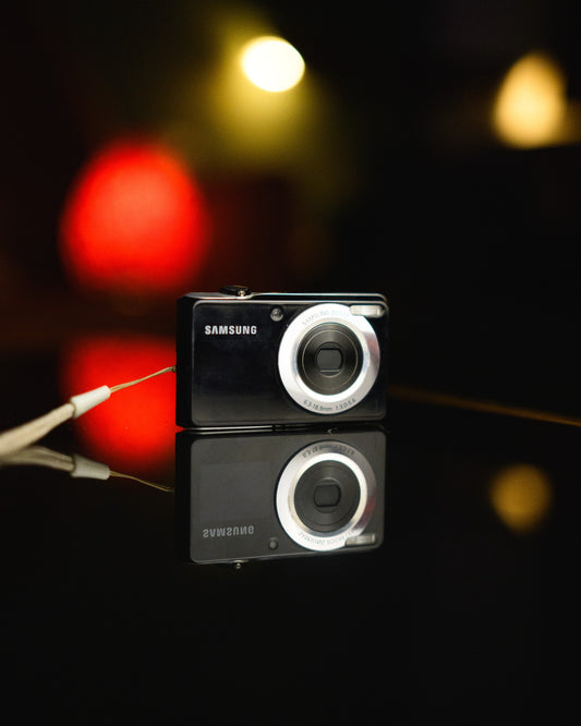 Samsung PL100 (black dot on screen) - Digicam